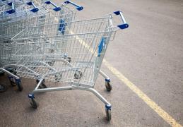 Agent de pază, înjunghiat de un bărbat într-un supermarket din Constanța. Paznicul lucra în zona Tomis 3