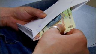 Un medic militar din Bucureşti a recunoscut că a luat mită de la 29 de pacienţi