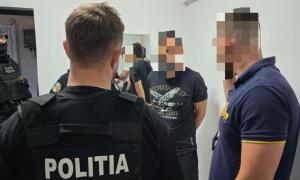 Hoţii care au dat lovitura într-o bijuterie din Arad, prinşi după mai bine de o lună de la jaf. Doi bărbaţi, arestaţi