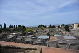 Turist olandez de 27 de ani, acuzat că a vandalizat o frescă din oraşul antic Herculaneum. Şi-a scris numele cu un marker permanent