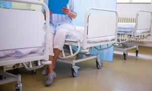 Bărbat din Dolj, reţinut după ce şi-a băgat în spital soţia cu 7 ani mai în vârstă. Femeia a ajuns pe mâinile medicilor, cu leziuni