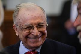 Ion Iliescu nu votează la alegerile locale şi europarlamentare. Fostul preşedinte nu a solicitat urna mobilă