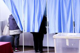 Scandal într-o secţie de votare din Giurgiu. Două grupuri de susţinători ai unor candidaţi s-au luat la ceartă. A intervenit poliţia