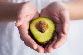Avocado contaminat cu metale grele, retras dintr-un celebru lanţ de magazine din România