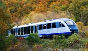 CFR va reduce viteza trenurilor cu 20 - 30 km/oră pe codul roşu de caniculă