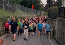 "Au scris pe un perete că sunt gras". Decizia luată de un primar din Italia: acum, tot oraşul aleargă alături de el pentru a slăbi