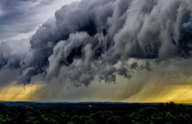 ANM anunță furtuni puternice în România, până la noapte. Ploile torenţiale, vijeliile şi grindina vor lovi în aproape toată ţara