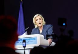 Marine Le Pen îl acuză pe  Macron de 