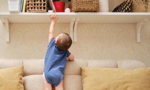 Tragedie în Bistriţa: un băiat de nici 2 anişori a murit strivit de un corp de mobilier prăbuşit. Copilul era acasă, cu mama