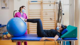 Durerea de genunchi poate indica prezența unor afecțiuni grave, chiar și la persoanele tinere. Vezi care este cea mai rapidă metodă prin care poți afla un diagnostic precis