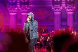 Eminem lansează albumul "The Death of Slim Shady" pe 12 iulie. Primul single a strâns peste 96 de milioane de vizualizări într-o lună