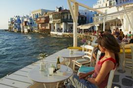 Preţul exorbitant pe care l-a plătit un cuplu pentru două băuturi la un restaurant din Mykonos
