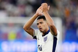 Jude Bellingham şi-a aflat pedeapsa după gestul golănesc cu Slovacia. Starul englez a fost amendat şi suspendat, dar va juca în sferturile EURO