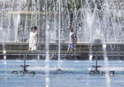 A fost creat un material pentru haine care va face căldura din orașe mai suportabilă