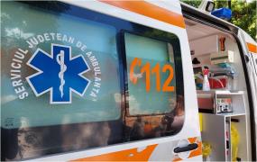 Trei copii, cu vârste cuprinse între 3 şi 5 ani, răniți după ce două dube s-au ciocnit violet pe DN 72, în Dâmbovița. Șoferii, doi tineri de 20 de ani
