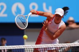 JO 2024. Iga Swiatek, numărul 1 WTA, eliminată surprinzător în semifinalele turneului olimpic de chinezoaica Qinwen Zheng