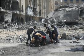 Un atac israelian în Fâșia Gaza a ucis zece membri ai aceleiaşi familii. Singurul supraviețuitor, un bebeluș de 3 luni, găsit printre dărâmături