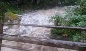 Două femei şi un copil, salvaţi din Munţii Retezat. Şuvoaiele de apă îi izolaseră pe Valea Stănişoara, după o ploaie puternică