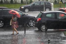 Meteorologii anunţă furtuni în mai multe judeţe şi la munte. Restul ţării se află sub o cupolă de foc