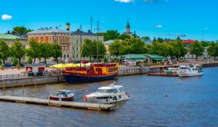 Tot mai mulţi români fug de vacanţele în Grecia. Polii turismului se mută în destinaţii care îndeplinesc o condiţie esenţială