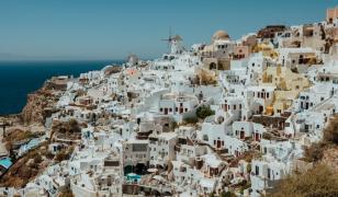 "Perla Greciei" ar putea fi ruinată din cauza propriului succes. Valurile de turişti de pe insulă au exact efectul invers