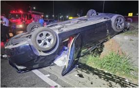 Un şofer turc s-a răsturnat cu maşina într-un sens giratoriu din Giurgiu. El şi o pasageră au ajuns la spital