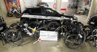 Patru hoţi români, prinşi în Italia după a treia "lovitură". Au reuşit să fure biciclete de 200.000 de euro: modul inedit în care operau
