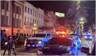 Bourbon Street este inima comunităţii gay din oraş