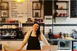 Afacerea deschisă de trei români în Liverpool care i-a cucerit instant pe englezi. Stocul, epuizat în prima săptămână