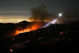 O dronă civilă a făcut o gaură într-un avion, în timpul misiunilor de stingere a incendiilor din Los Angeles