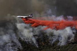 Ce este pudra roz pulverizată de avioane deasupra metropolei Los Angeles