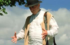 Grigore Leşe pe camp, imbracat îi ie