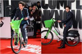 Actorul Timothée Chalamet a venit cu bicicleta la premiera 