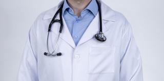 Medic din SUA, acuzat de abuz sexual de peste 200 de bărbaţi şi femei, foşti pacienţi. Ce măsuri au fost luate împotriva sa