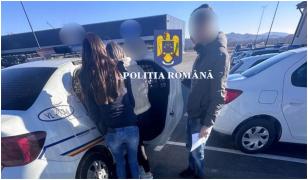 Poliţiştii au dus-o pe şoferiţă la spital pentru prelevarea probelor biologice