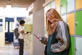 Experiment inedit într-o şcoală din Marea Britanie. Ce s-a întâmplat după ce elevii au renunţat 2 luni la reţelele de socializare