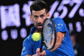 Novak Djokovic câştigă războiul generaţiilor, cu Carlos Alcaraz, şi este din nou în semifinale la Australian Open