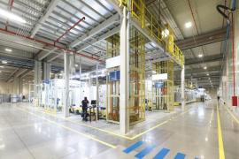 Sute de oameni angajaţi de la o fabrică de frigidere din Prahova