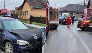 Două maşini s-au ciocnit puternic, circulaţia e blocată