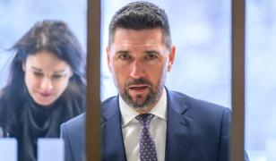 Richard Takáč, ministrul agriculturii din Slovacia în guvernul populist al lui Robert Fico, a devenit imaginea unei campanii reînnoite a blocului estic pentru a reduce puterea supermarketurilor