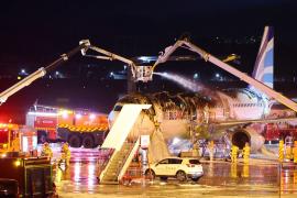 Un Airbus a luat foc pe pista aeroportului Busan, din Coreea de Sud. 176 de persoane au fost evacuate, doar 3 au suferit răni minore