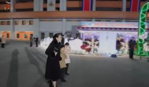 Apariţie neobişnuită la Phenian. Sora lui Kim Jong Un apare însoţită de copiii săi, în public, la festivităţile de Anul Nou