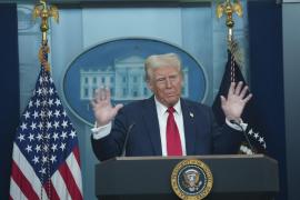 Trump confirmă că "nu există supravieţuitori" ai accidentului aviatic din Washington şi dă vina pe Obama şi Biden pentru tragedie