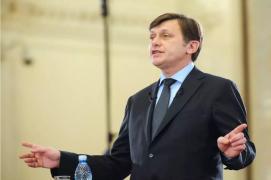 Crin Antonescu suspendă temporar acordul privind candidatura sa la alegerile prezidenţiale: "Cine m-a propus trebuie să se mai gândească"