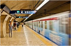 Un român de 46 de ani, arestat la Roma după ce ar fi înjunghiat un copil de 14 ani la metrou