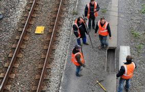 Doi români au furat în Belgia peste 3 km de cabluri feroviare din cupru şi sute de litri de motorină. Cum i-a prins poliția