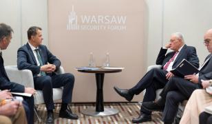 Ministrul Apărării, discuţii despre întărirea securității regionale cu emisarul lui Trump pentru Ucraina