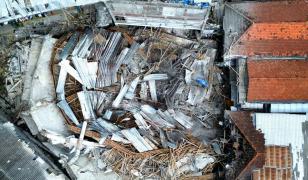 Peste 90 de elevi, prinşi sub dărâmături, după ce clădirea unei şcoli din Indonezia s-a prăbuşit peste ei