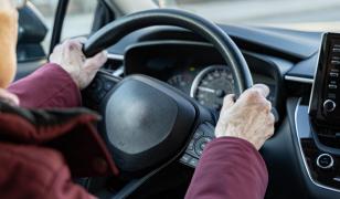 Pensionară de 82 de ani, a fost prinsă la volan sub influenţa alcoolului
