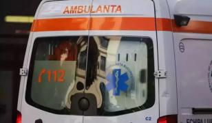 O ambulanţă care transporta sânge, implicată într-un accident rutier în Ploieşti. O persoană a fost rănită